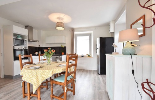 Vicq-sur-Mer Cottage | Cottage in Cosqueville near Normandy Coast