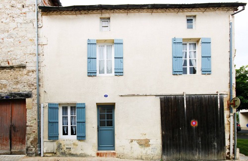 Sainte-Foy-la-Grande House | Cottage in historic part of riverside bastide town Sainte Foy la Grande