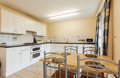 Eaton Mascott Cottage | Cottage in Netley Hall with Lush Gardens