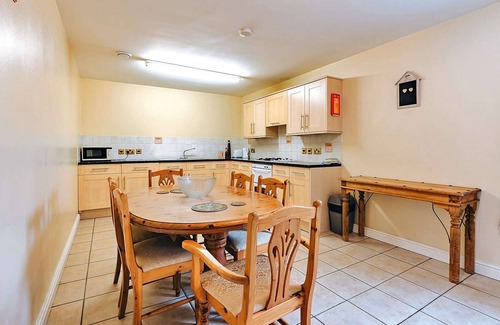 Eaton Mascott Cottage | Cottage in Netley Hall with Scenic Trails