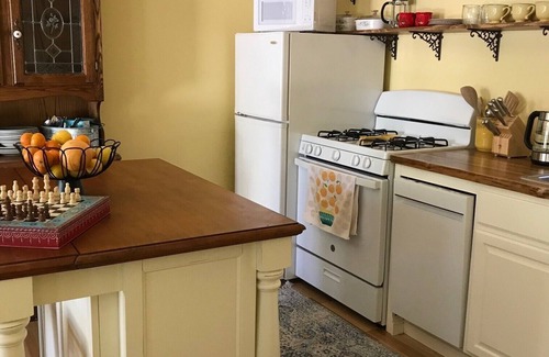 Somis Cottage | Cottage in Organic Lemon Orchard - Southern California FarmStay - Pet-friendly!