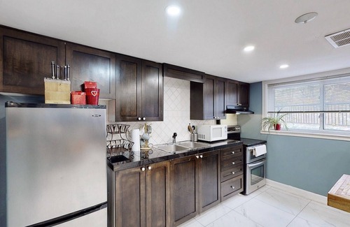 Toronto House | COTTAGE IN THE CITY WITH RAVINE & PARK!