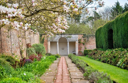 Thirsk Cottage | Cottage in Thirsk with Scenic Trails & Spa