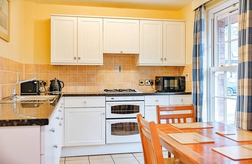 Eaton Mascott Cottage | Cottage in UK near Scenic Beaches & Trails
