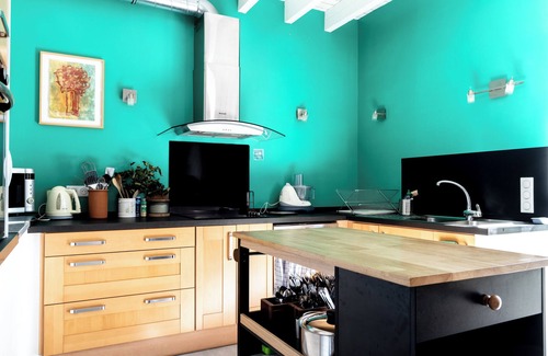 Joue-sur-Erdre House | Cottage 'L'erdre Au Moulin' with Private Terrace, Shared Garden and Wi-Fi