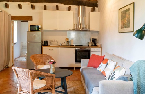 Panjas House | Cottage 'La Gersoise' with Shared Pool, Private Terrace and Wi-Fi
