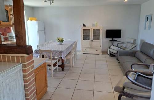 Hesdin-l'Abbe Cottage | Cottage "La Grange" 8 people located in a horse farm