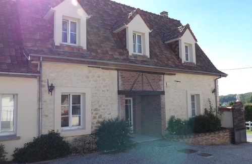 Hesdin-l'Abbe Cottage | Cottage "La Grange" 8 people located in a horse farm