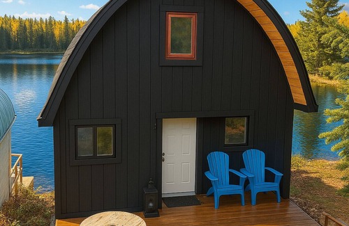 Idabel Lake Cottage | Cottage - Lakeside w/private Hottub near Big White