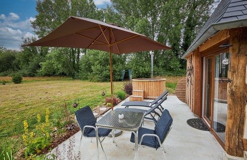 Cresseveuille Apartment | Cottage 'Le Chouette Insolite' with Private Garden & Nordic Bath