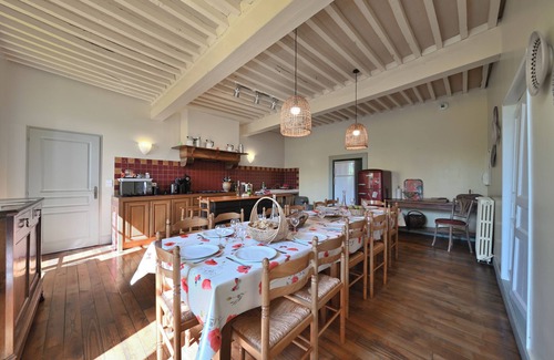 Estadens House | Cottage 'Le Clos St-Paul Comminges - 13 Pers' with Mountain View, Shared Pool and Wi-Fi