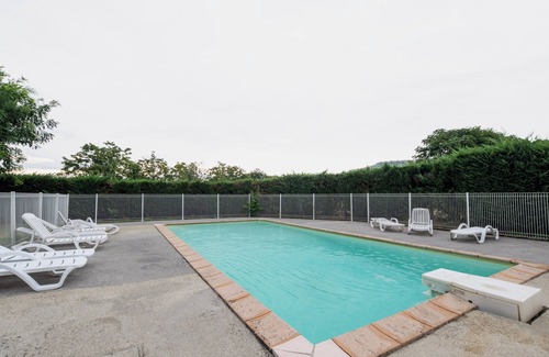 Chambonas House | Cottage 'Les Sources Gite Cabernet' with Shared Pool, Private Terrace and Air Conditioning