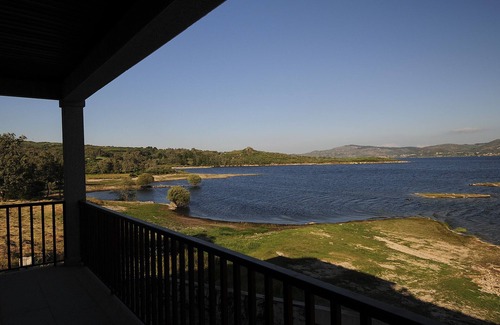 Viade de Baixo House | Cottage located ten meters from the high Rabagão dam with three bedrooms.