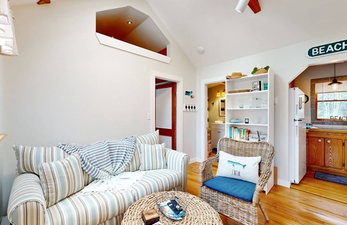 Eastham Cottage | Cottage near Cape Cod National Seashore with firepit, grill, kitchenette, & AC