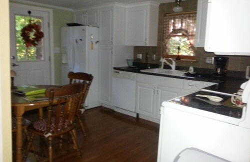 Carnegie Cottage | Cottage near Pittsburgh - Pet Friendly, No Pet/Cleaning Fees, Secluded & Quiet