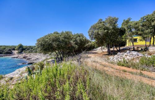 Kavran Apartment | Cottage on the Kavran Beach