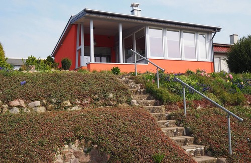 Warin House | Cottage on the lake with lake view with boat