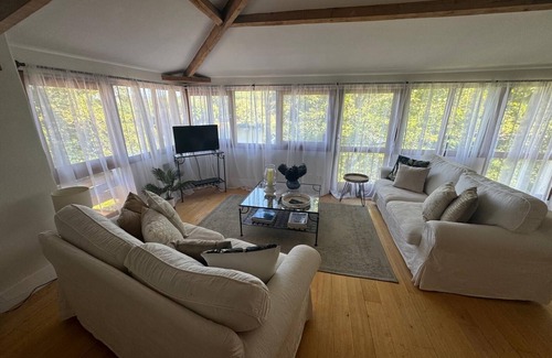 Prayssac Cottage | Cottage on the River Lot with spectacular riverside views.