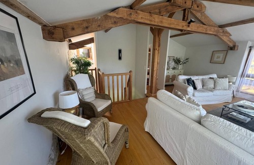 Prayssac Cottage | Cottage on the River Lot with spectacular riverside views.