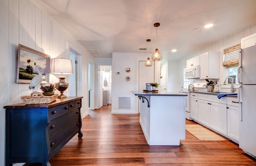 Geneva House | Cottage on the River