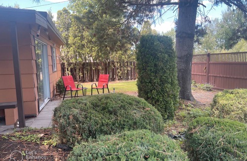 South Pandosy Cottage | Cottage Pandosy Area - Close to Gyro Beach