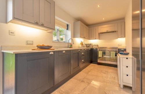 Jackfield House | Cottage Retreat - Fireplace Garden nr Ironbridge Pass the Keys