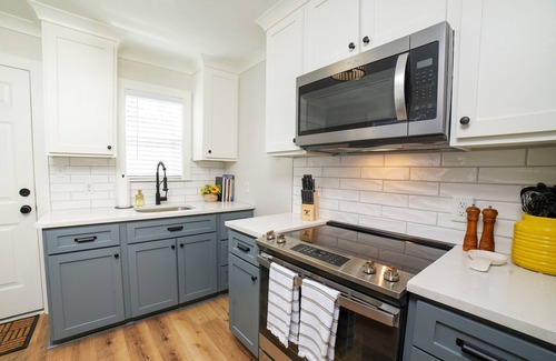 Laurel Cottage | Cottage Row: Leontyne