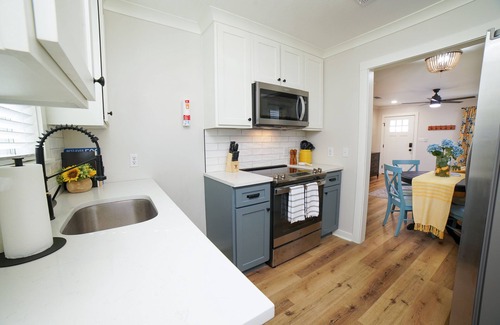 Laurel Cottage | Cottage Row: Leontyne