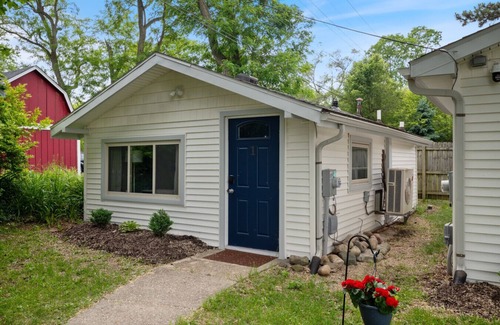 Whitmore Lake Cottage | Cottage w/Lake Access Unit 1