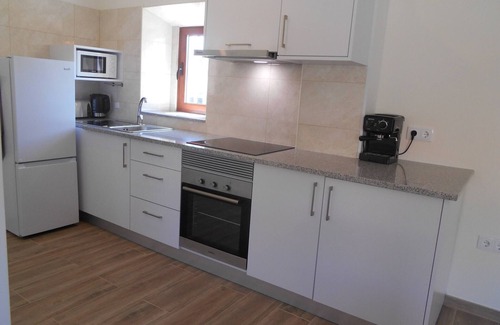 Salir do Porto House | Cottage with 2 bedrooms with both en-suite bathrooms in a seaside village