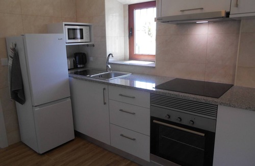Salir do Porto House | Cottage with 2 bedrooms with both en-suite bathrooms in a seaside village