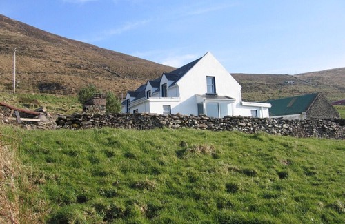 Kildreelig House | Cottage with a stunning sea view on the south-west coast of Ireland