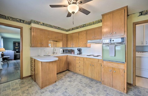 Lindstrom House | Cottage with Deck Situated on South Center Lake