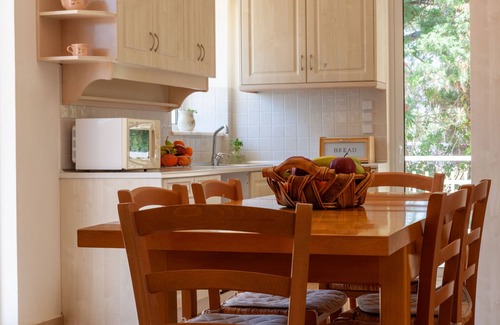 Melissopetra House | Cottage with garden and sea view