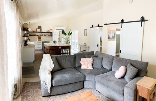 Grants Pass House | Cottage with gated driveway near downtown & river