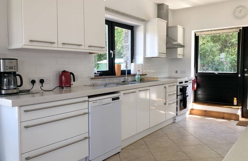 Lauragh Cottage | Cottage with outstanding views over Kenmare Bay