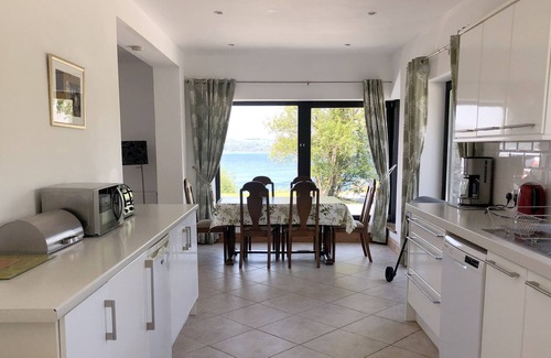 Lauragh Cottage | Cottage with outstanding views over Kenmare Bay