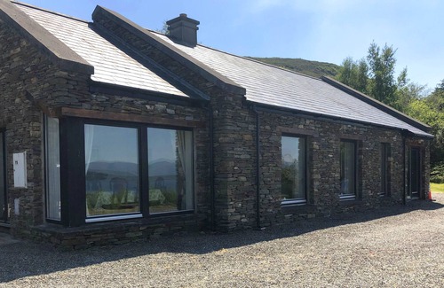 Lauragh Cottage | Cottage with outstanding views over Kenmare Bay