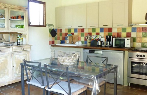Eygalieres House | Cottage with Private Pool, Hot Tub and Peaceful Garden