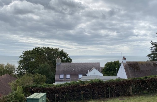 Charmouth House | Cottage with sea and countryside views - sleeps 6