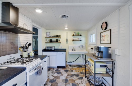 Saylorsburg House | Cottage with stunning lake views