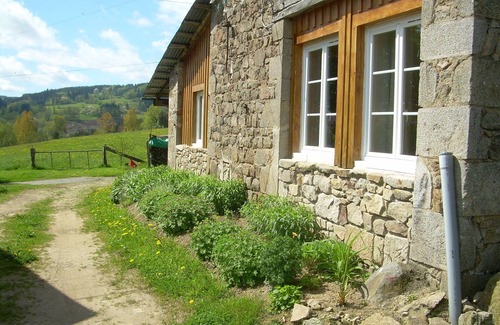 La Chapelle-Agnon Cottage | Country and mountain gîte. Peace and quiet