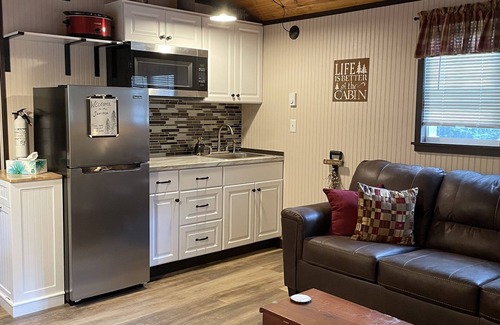 Central City Cabin | Country cabin 1. Minutes from Flight 93 Memorial/Mountain Ridge ATV Park.