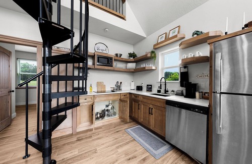 Point House | Country Cabin With King bed, Loft and Beach! #1