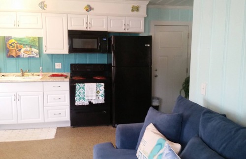 Kiska Beach Cottage | Country charm location on the Beautiful, quiet West End. Pet friendly and cozy!