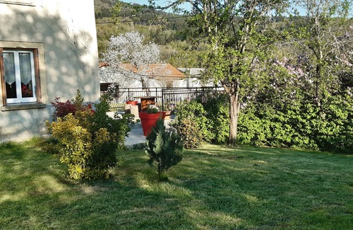 Vollore-Ville House | Country cottage 5 minutes from the lake