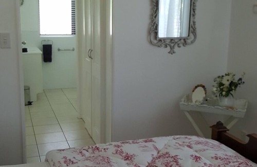 Tauranga House | Country cottage and small wedding venue set in divine garden setting.