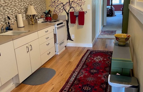 North End House | Country Cottage Apartment - Entire 2nd Floor (UPS District - N Tacoma)