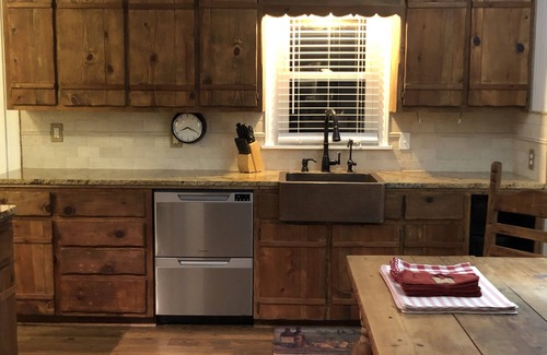 Derby Cottage | Country Cottage/Farmhouse minutes from Derby. Gated and Private!