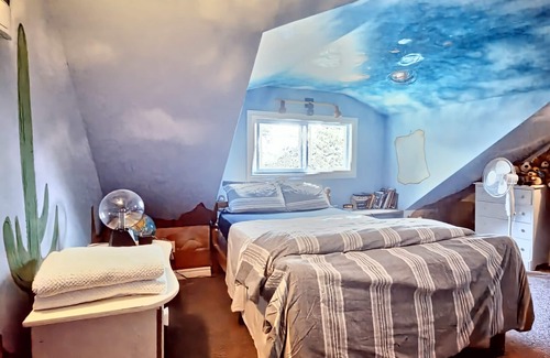 Ottawa Division Cottage | Country Cottage Retreat located on the Rideau River-swim, relax and explore.